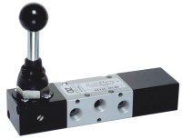 Pneumatický ručný posúvačkový ventil s pákou AZ 5/3 CC centrálne uzavretý tristabilný 1/8" -1/2"